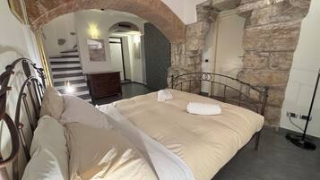 Maisonette | Schreibtisch, Verdunkelungsvorhänge, schallisolierte Zimmer