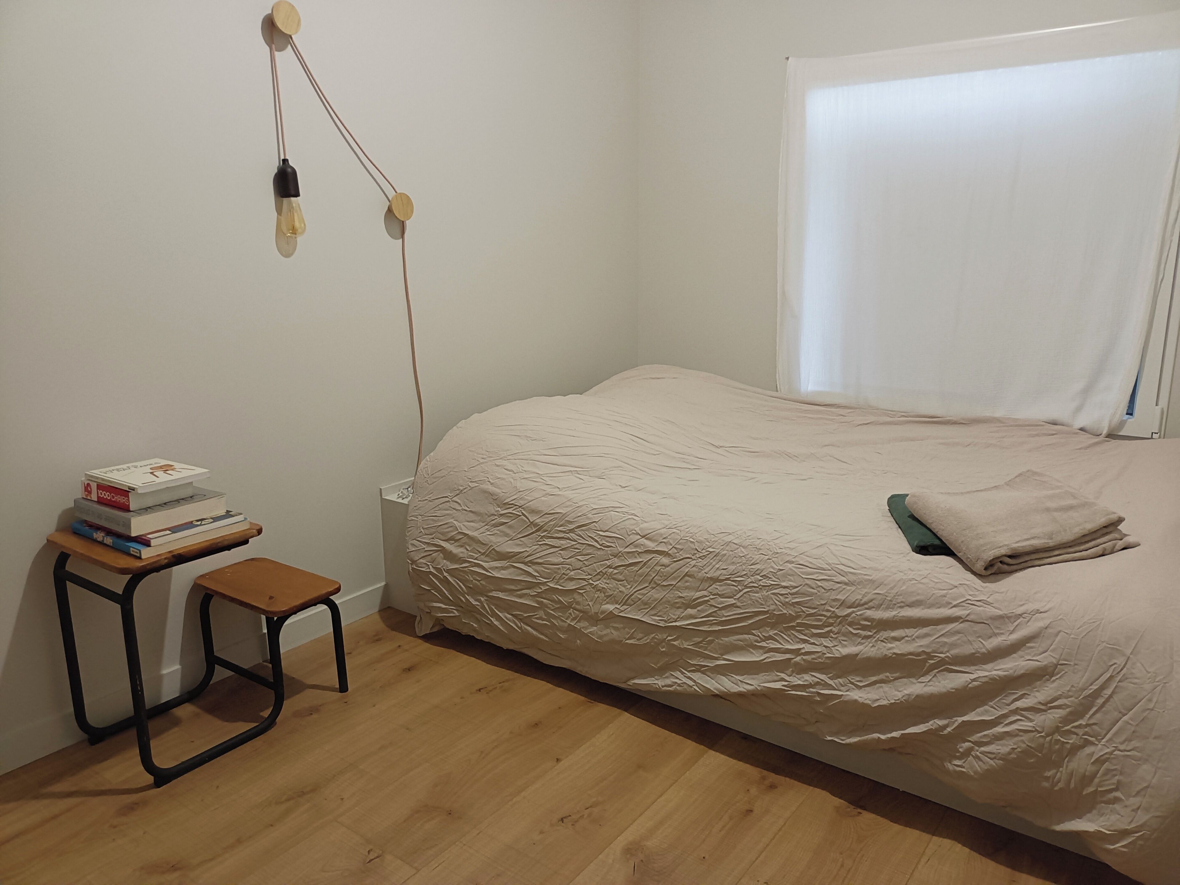 3 bedrooms, travel crib, bed sheets