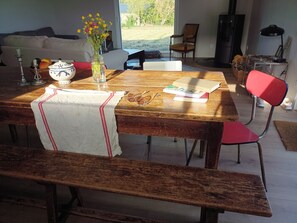 Dining - House and garden in the countryside, 5 minutes from the sea! (Port-Bail-sur-Mer)