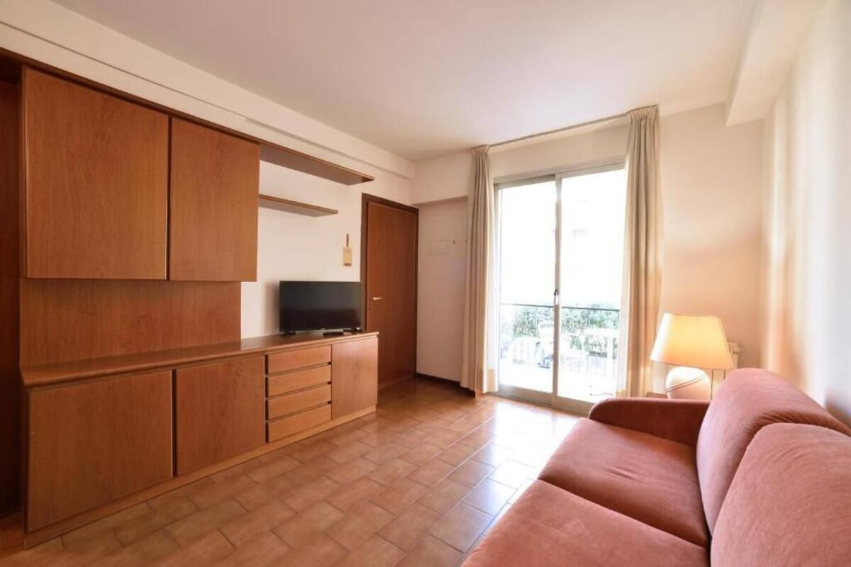 Comfort Apartment, Balcony | Living area