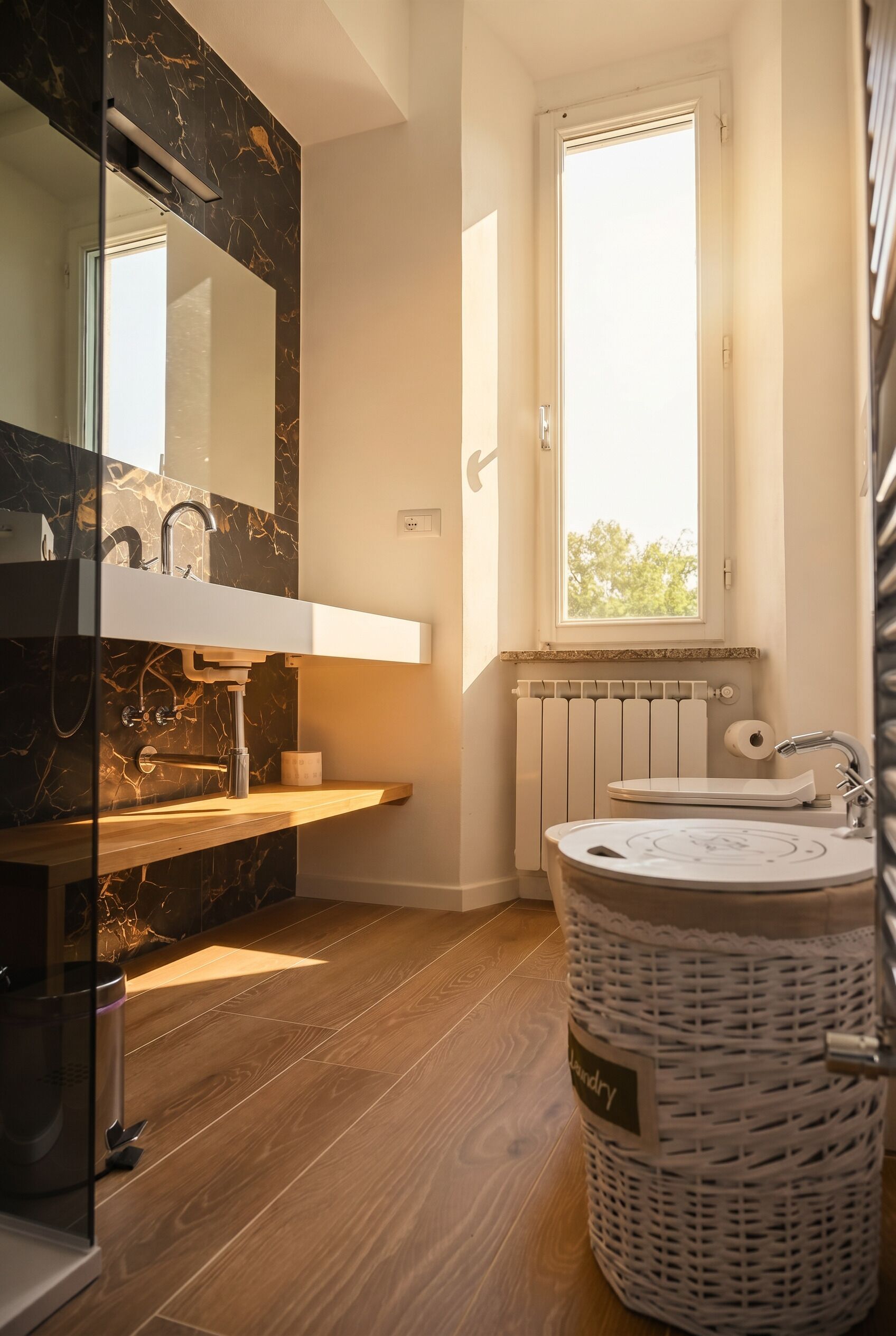 Haartrockner, Handtücher, Seife, Toilettenpapier