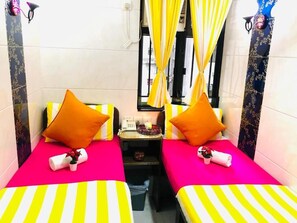Basic Studio | Blackout drapes, free WiFi - Ashoka Hostel 16F (Kowloon)
