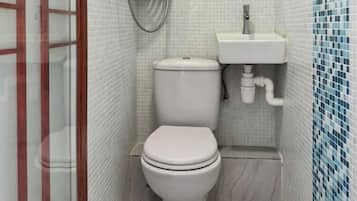 Basic Studio | Bathroom