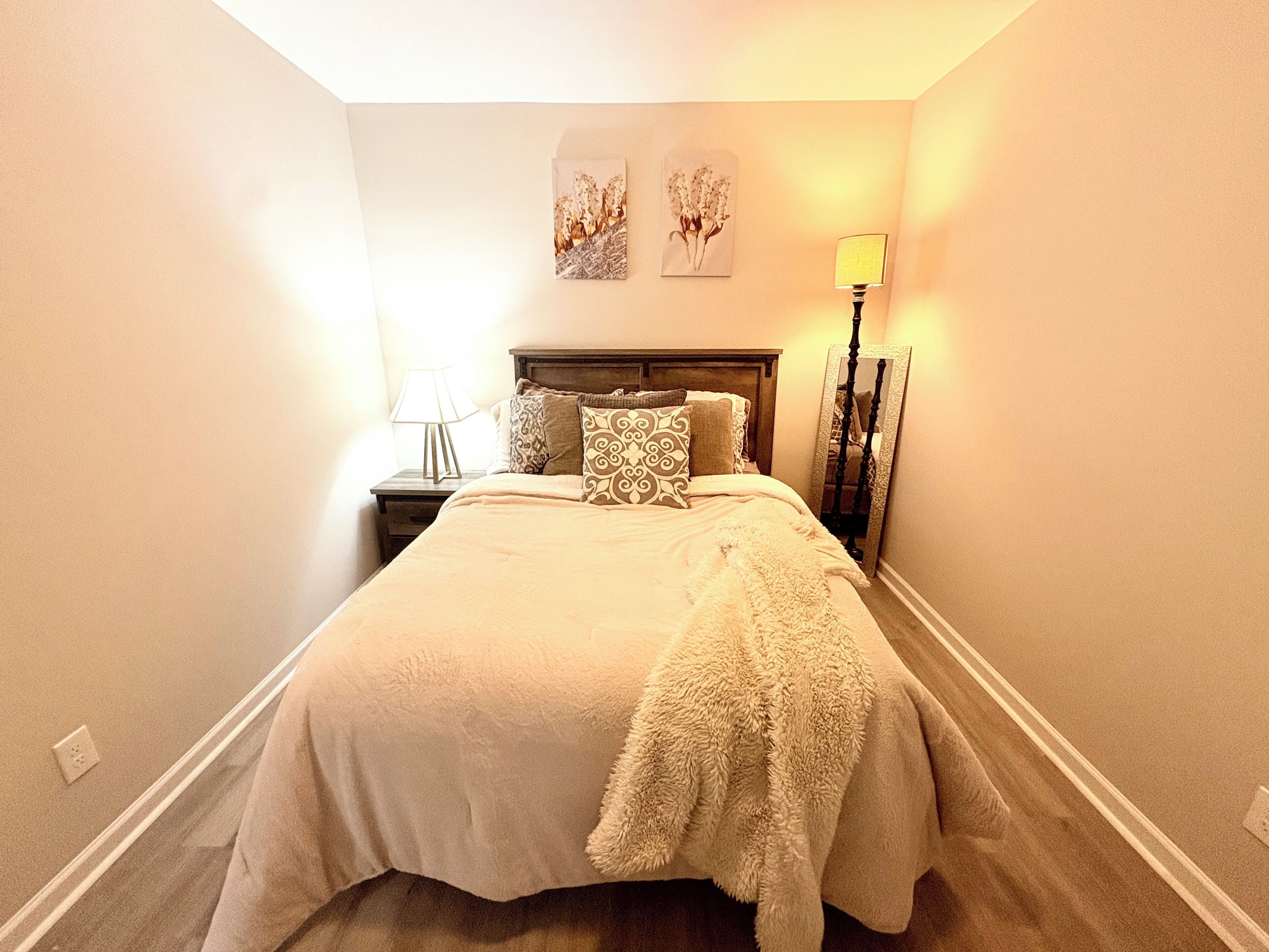 2 bedrooms, iron/ironing board, WiFi, bed sheets