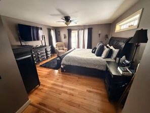 4 bedrooms, desk, iron/ironing board, free WiFi - Hiland Park Estate: Stunning Views & Large Ensuits (Queensbury)