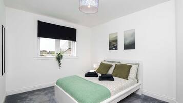 3 bedrooms, desk, iron/ironing board, WiFi