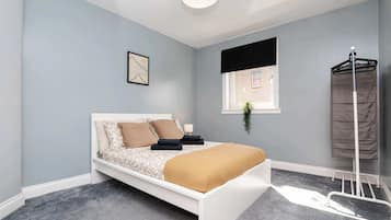 3 bedrooms, desk, iron/ironing board, WiFi