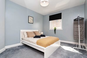 3 bedrooms, desk, iron/ironing board, WiFi - 3BR Free Parking Near Hopetoun & Edinburgh Airport (Bo'Ness)