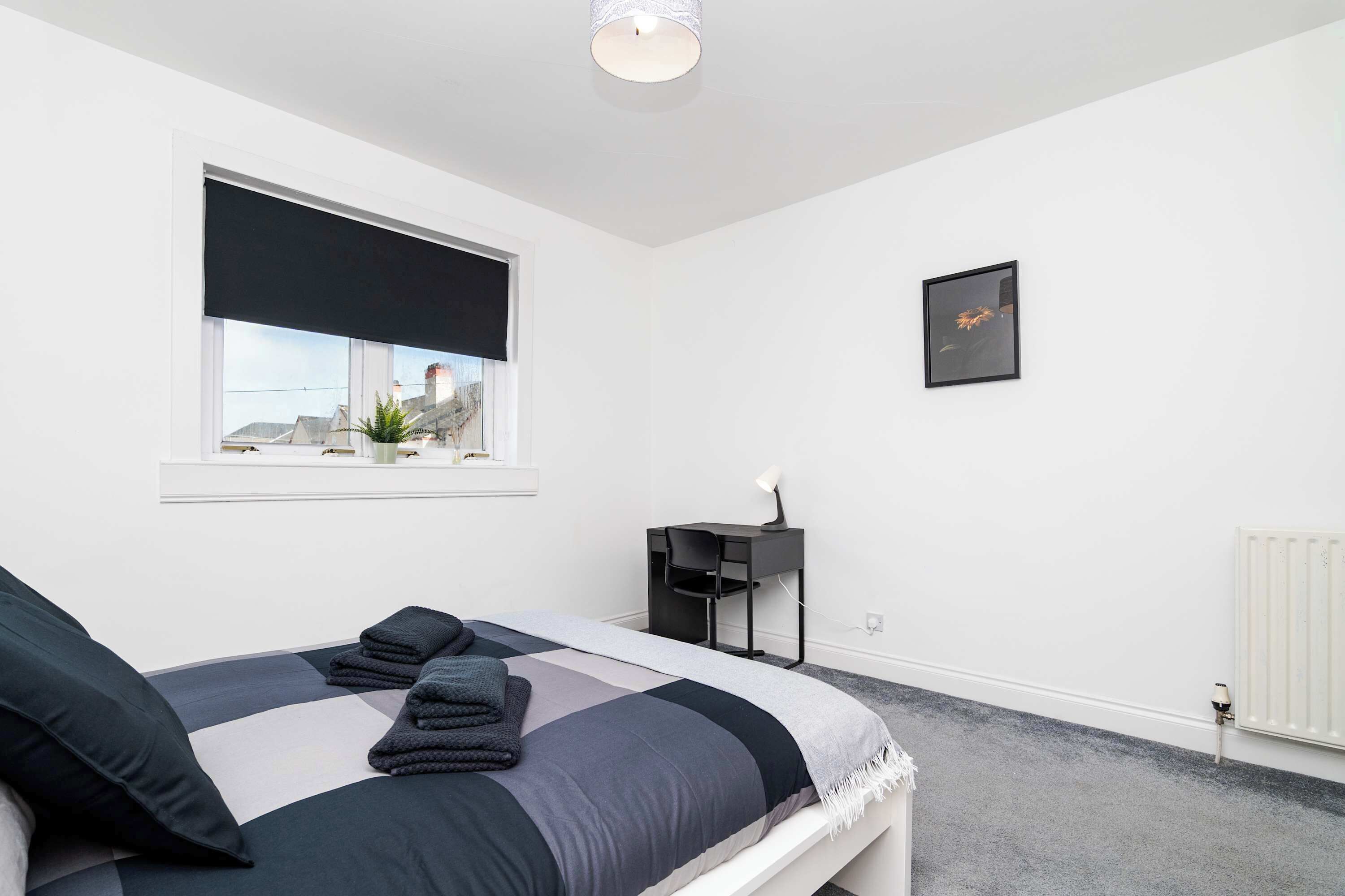3 slaapkamers, een bureau, een strijkplank/strijkijzer, wifi