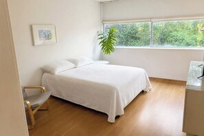 Iron/ironing board, WiFi, bed sheets - Leafy Edgecliff Studio Retreat Steps to Station (Edgecliff)