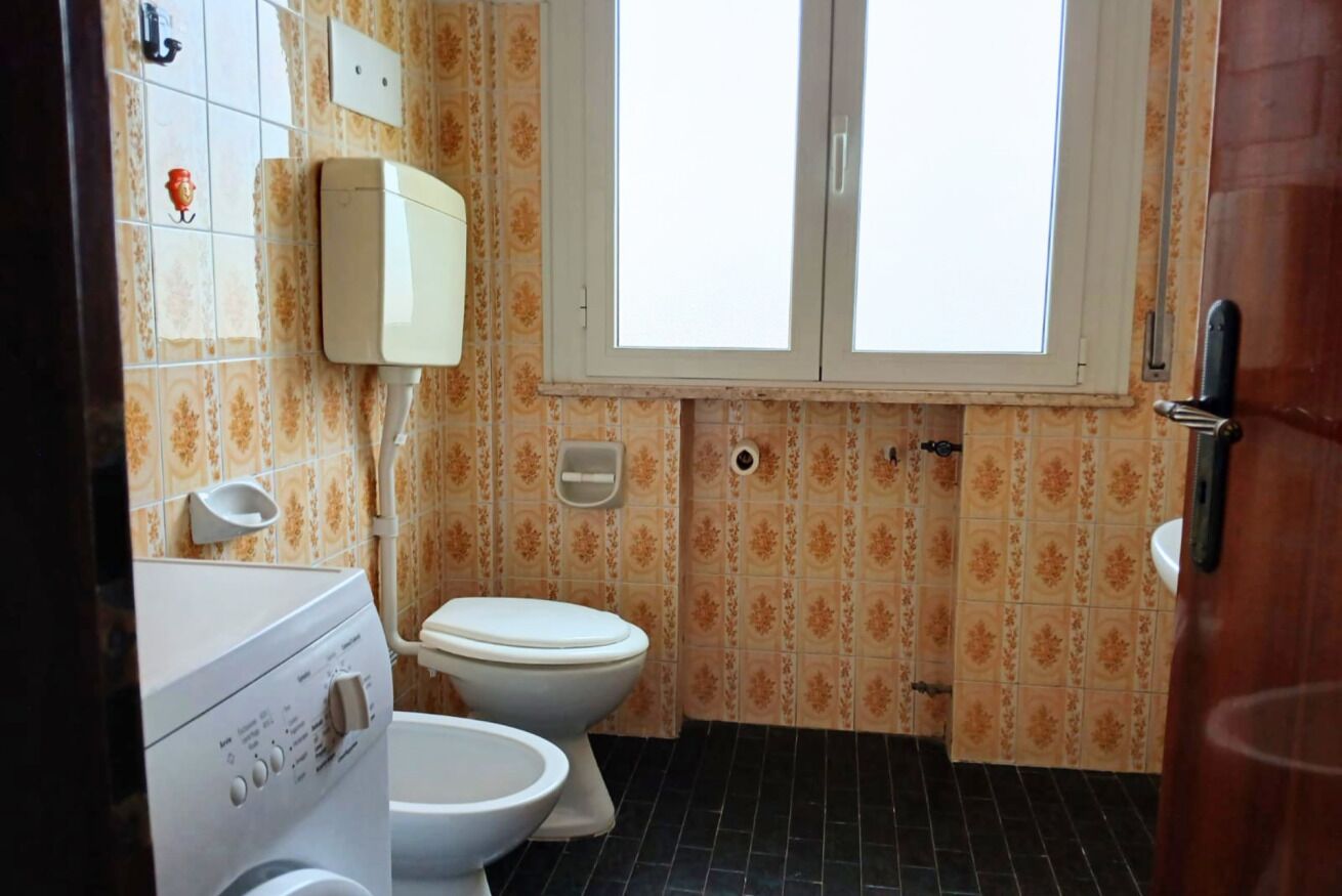 Douche, bidet, serviettes fournies