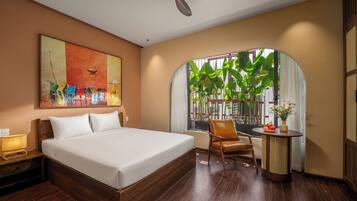 Signature Villa, 5 Bedrooms, Bathtub | Individually decorated, individually furnished, desk, laptop workspace