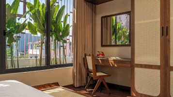 Decoración personalizada, muebles diferentes y escritorio
