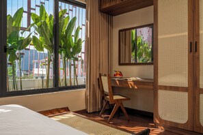 Individually decorated, individually furnished, desk, laptop workspace - The Sage Villa - 5BR Mini Pool and Sauna (An Hai)
