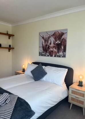 3 bedrooms, desk, iron/ironing board, free WiFi
