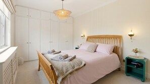 3 bedrooms, desk, iron/ironing board, free WiFi