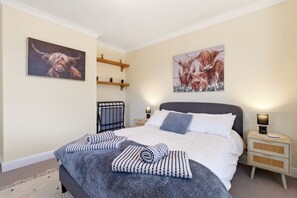 3 bedrooms, desk, iron/ironing board, free WiFi