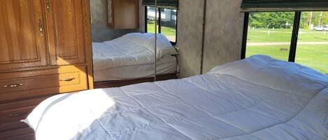 WiFi, bed sheets