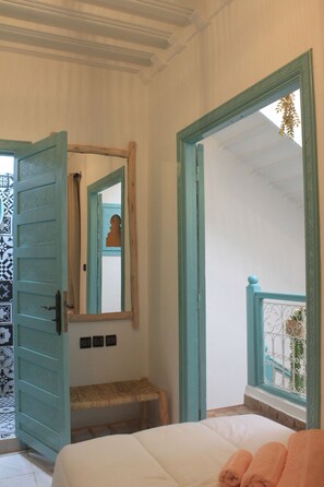 Iron/ironing board, WiFi, bed sheets - 3 Bedroom Riad in Secure Residence: Pool, AC & Free Parking - Family Friendly! (Marrakech)