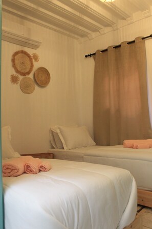 Iron/ironing board, WiFi, bed sheets - 3 Bedroom Riad in Secure Residence: Pool, AC & Free Parking - Family Friendly! (Marrakech)