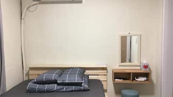 Basic Studio | Soundproofing, iron/ironing board, free WiFi