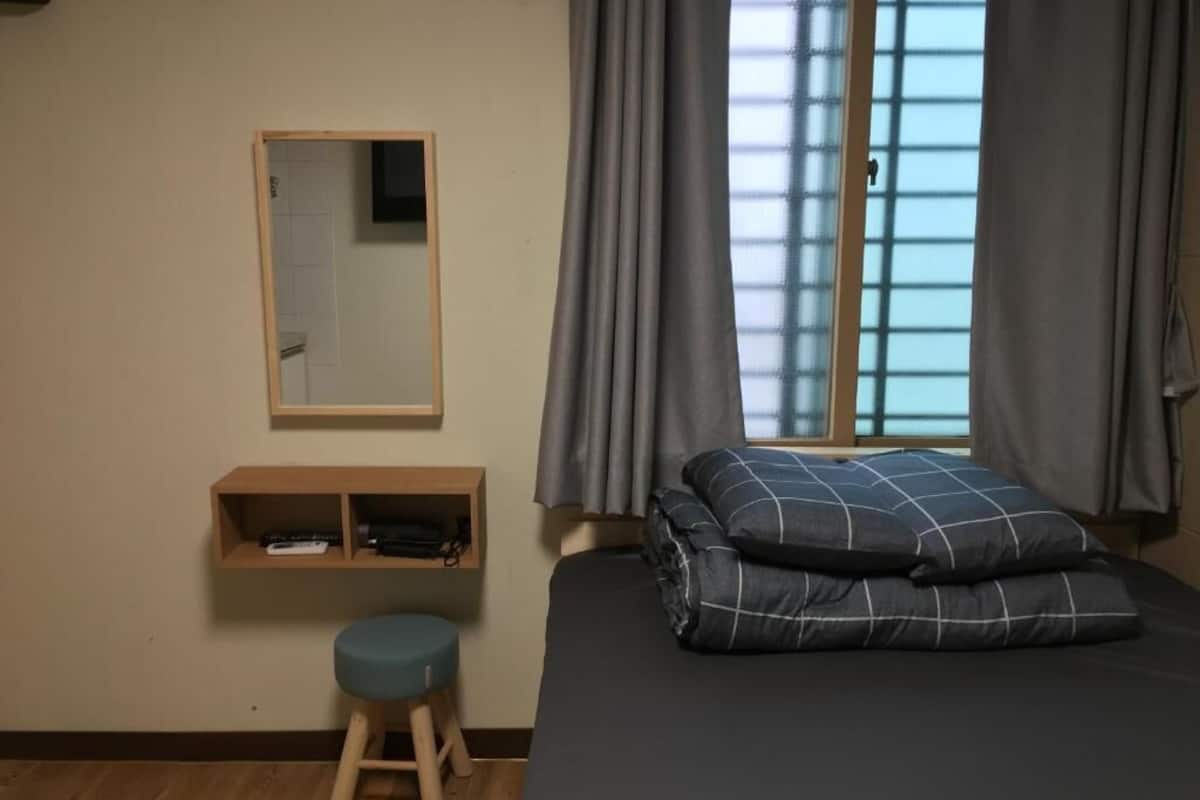 Perusstudio | Äänieristys, silitysrauta/-lauta, ilmainen Wi-Fi
