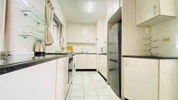 Apartment, 2 Bedrooms, Accessible, Balcony | Interior