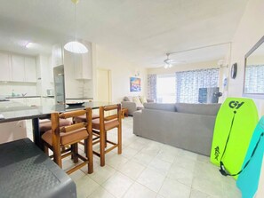 Living area - Amanzimtoti Beach Accommodation (aManzimtoti)
