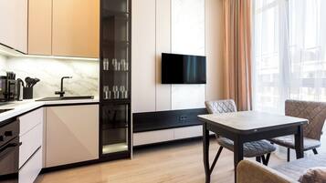 Comfort Apartment, Kitchen, Courtyard View | Living area