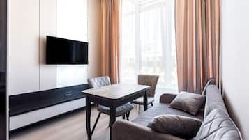 Comfort Apartment, Kitchen, Courtyard View | Living area