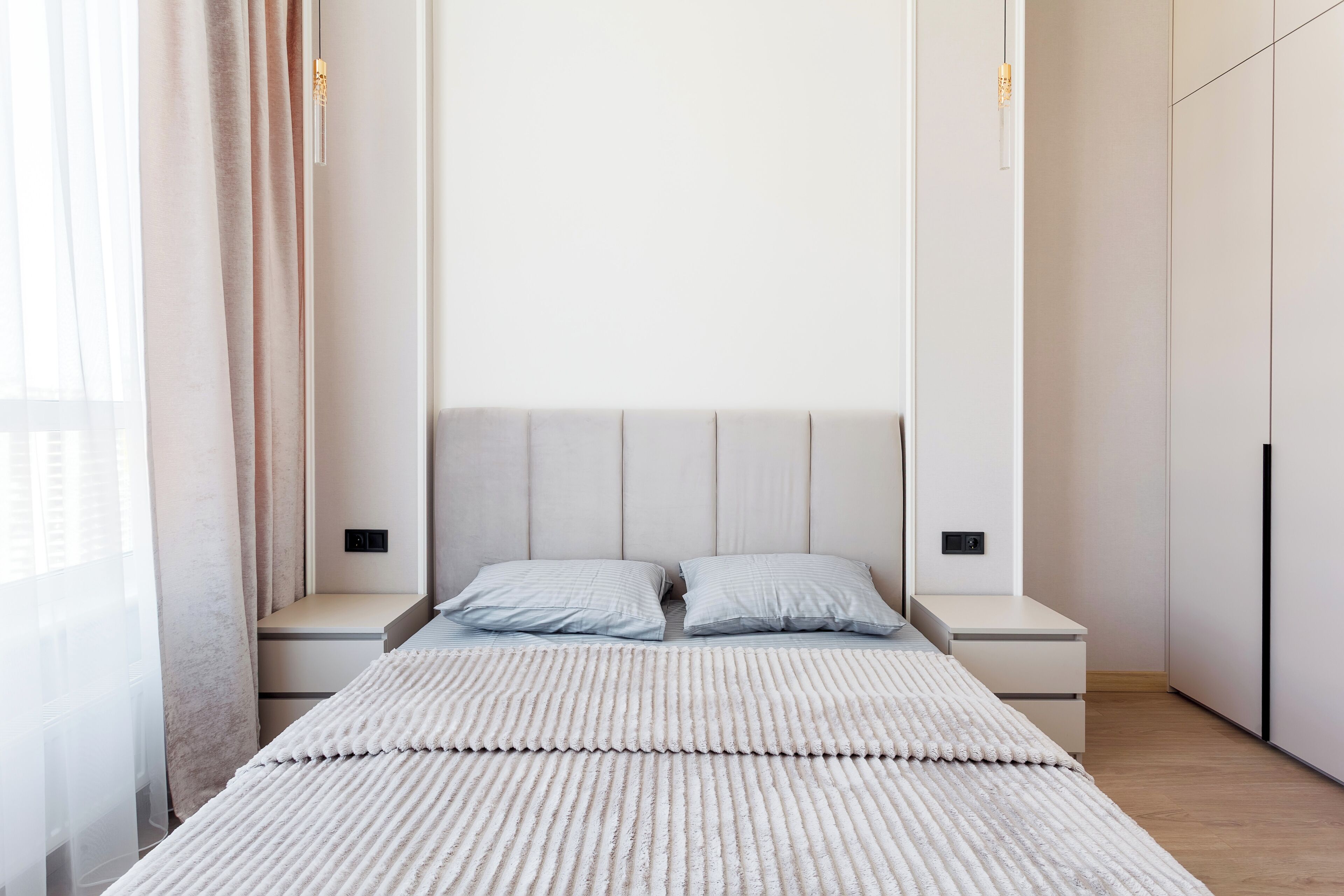 Cortinas blackout, tabla de planchar con plancha, cunas y wifi gratis 