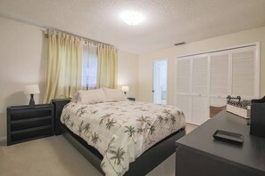 Tabla de planchar con plancha, wifi y ropa de cama 