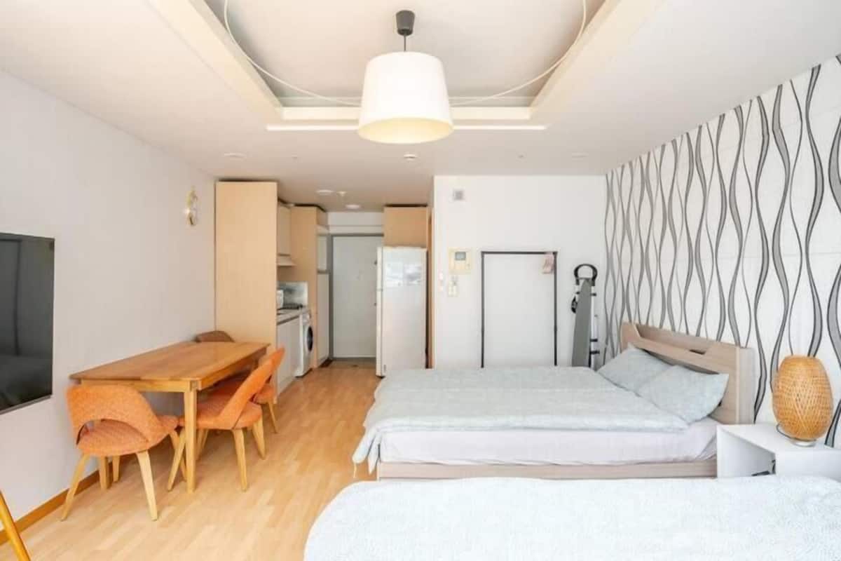 Classic Studio, City View | Soundproofing, iron/ironing board, free WiFi