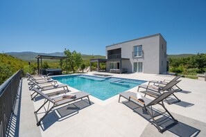 Outdoor pool - Luxury villa Natali with pool, terrace and sea view (Podstrana - Sita)