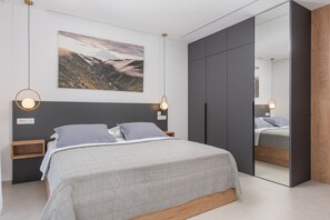 5 bedrooms, desk, iron/ironing board, travel cot - Luxury villa Natali with pool, terrace and sea view (Podstrana - Sita)