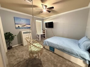 Room - Hill Country Oasis - Spacious 4-bedroom house in charming San Antonio with AC (San Antonio)