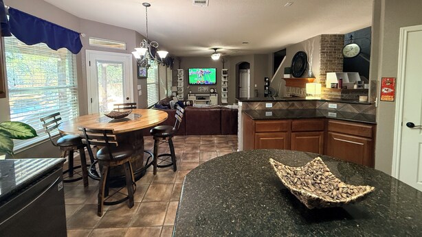 Unclassified image, 1 of 32, button - Hill Country Oasis - Spacious 4-bedroom house in charming San Antonio with AC (San Antonio)