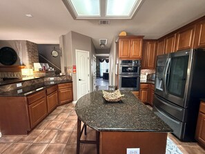 Private kitchen - Hill Country Oasis - Spacious 4-bedroom house in charming San Antonio with AC (San Antonio)