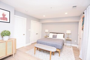 Room - Logan Circle Loft | Rooftop Deck & City Views (Washington)
