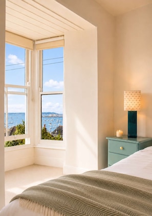 Desk, iron/ironing board, WiFi, bed sheets - The Captains Penwerris (Falmouth)
