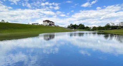 Lakefront Retreat 1 BR 1 Full Bath w/Private Island Access + Breakfast Included