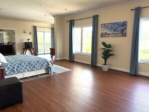 Iron/ironing board, WiFi, bed sheets - Lakefront Retreat 1 BR 1 Full Bath w/Private Island Access + Breakfast Included (Purcellville)