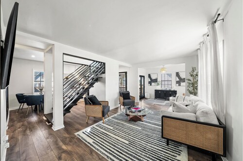 Modern comfort in the Heart of Atlanta. Ideal for Getaways.