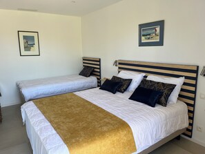 Room - Vrbo Property (Saint-Raphaël)