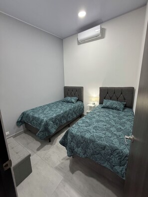 6 bedrooms, WiFi, bed sheets