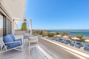Outdoor dining - Elmar Bay Beachfront luxury Villa in Hersonissos (Limenas Chersonisoy)