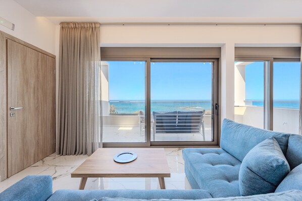 TV - Elmar Bay Beachfront luxury Villa in Hersonissos (Limenas Chersonisoy)