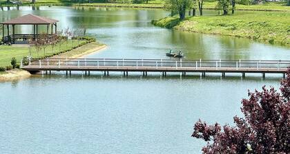 Cozy Lakefront 1 BR 1 Full Bath w/ Private Island Access & Breakfast Included