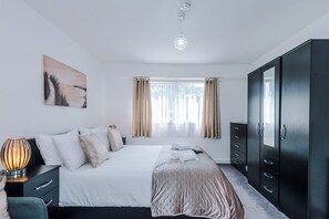Ferros/tábuas de passar roupa, Wi-Fi de cortesia, roupa de cama