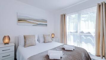Iron/ironing board, free WiFi, bed sheets